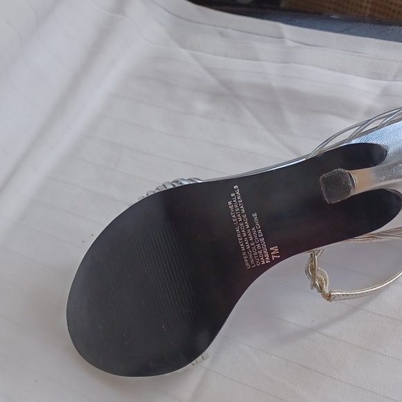 Vianni Collection Silver Leather Strappy Heels- Sz. 7 - Picture 12 of 14